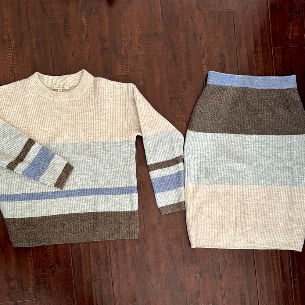 Anthropologie Flat White Sweater & Sweater Skirt size Small - matching set- NWOT